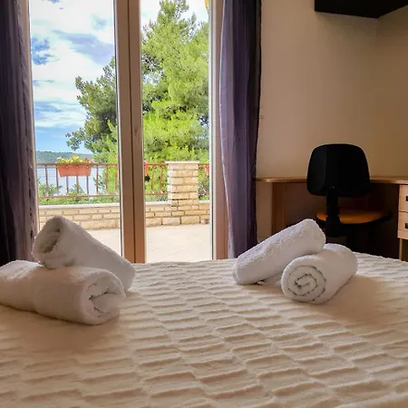 Russo - On The 特罗吉尔