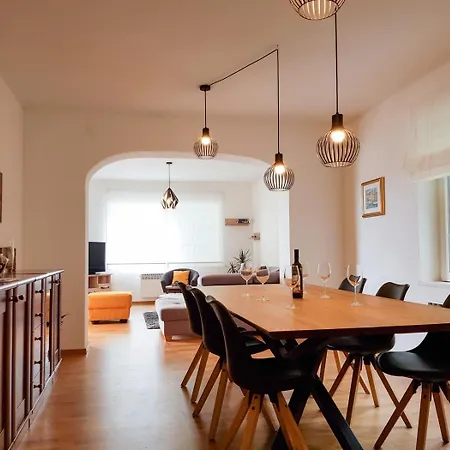 公寓 Russo - On The 特罗吉尔