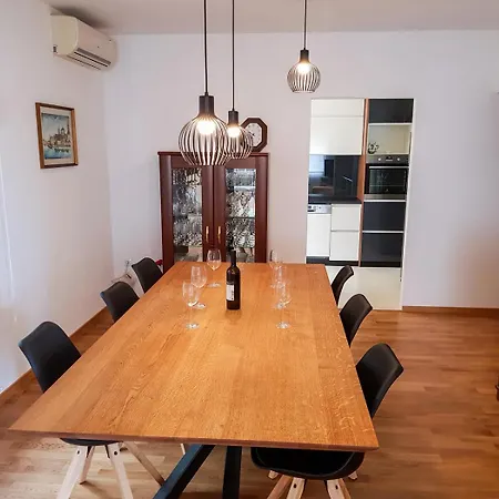 Russo - On The Apartament