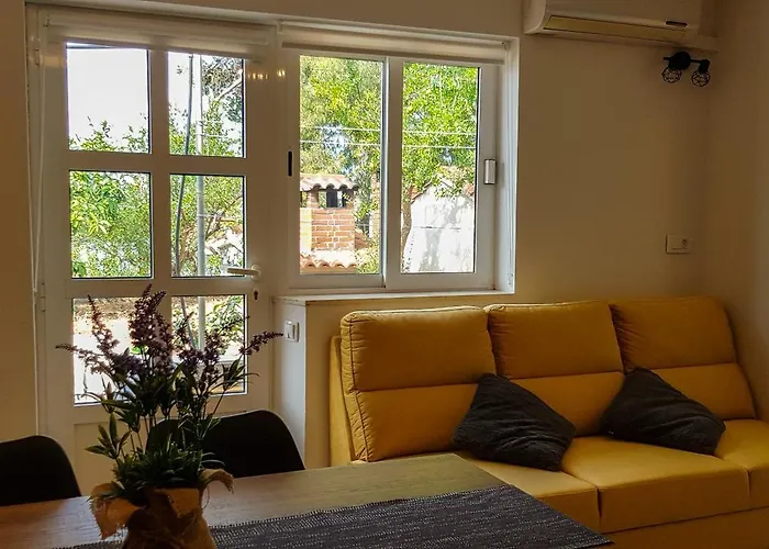 Russo - On The شقة