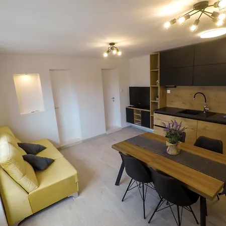Russo - On The Apartman