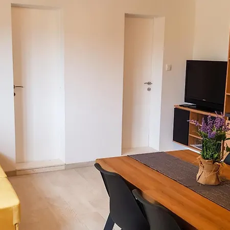 Apartman Russo - On The *