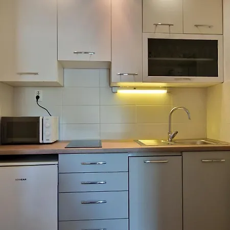 Russo - On The Apartman